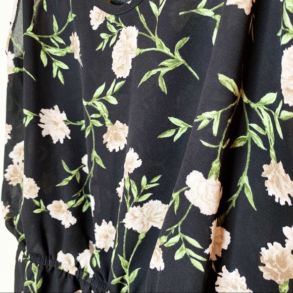 Forever 21 Floral on Black Flounce Top - Medium - Picture 2 of 4